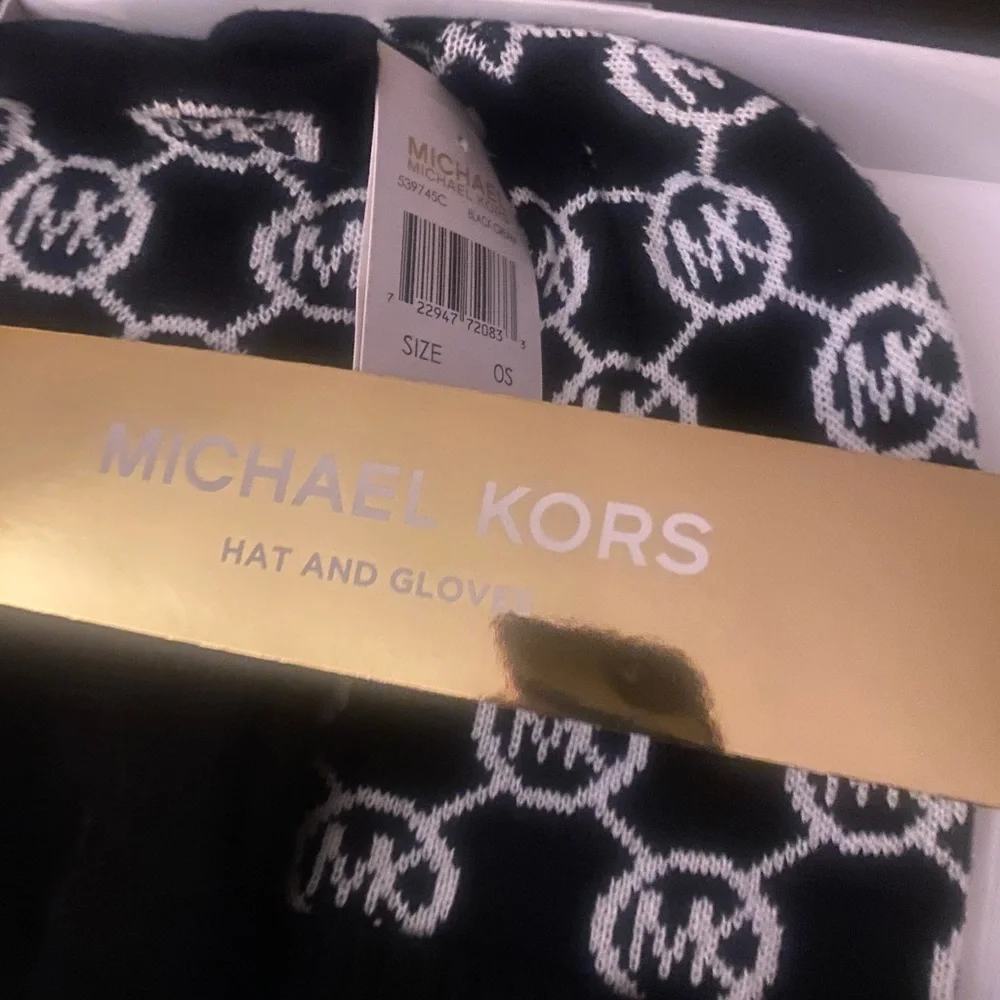 NEW AUTHENTIC Michael Kors hat and glove gift set.
